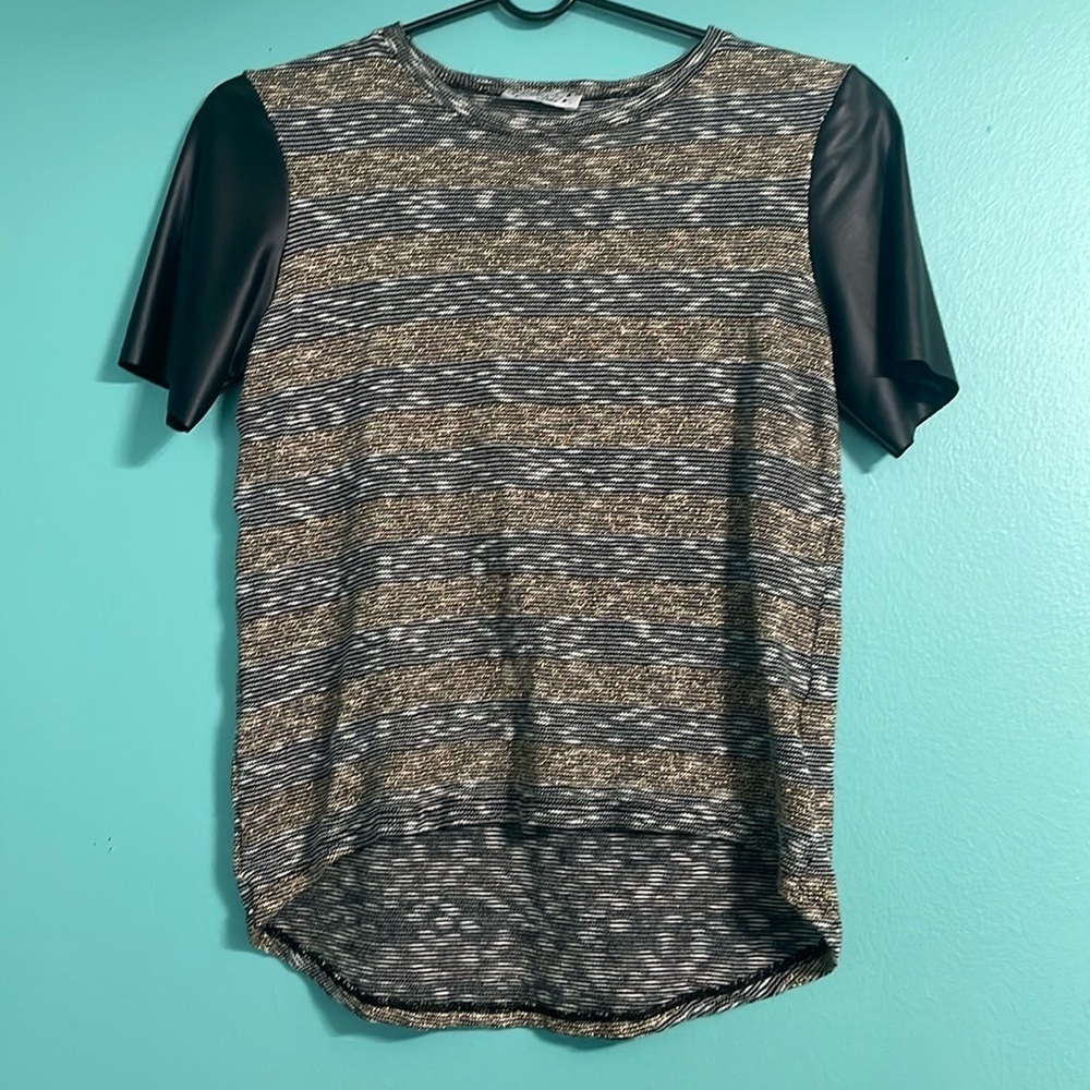 Deby Debo top XS faux leather short sleeves striped black/white/gold hi/lo hem